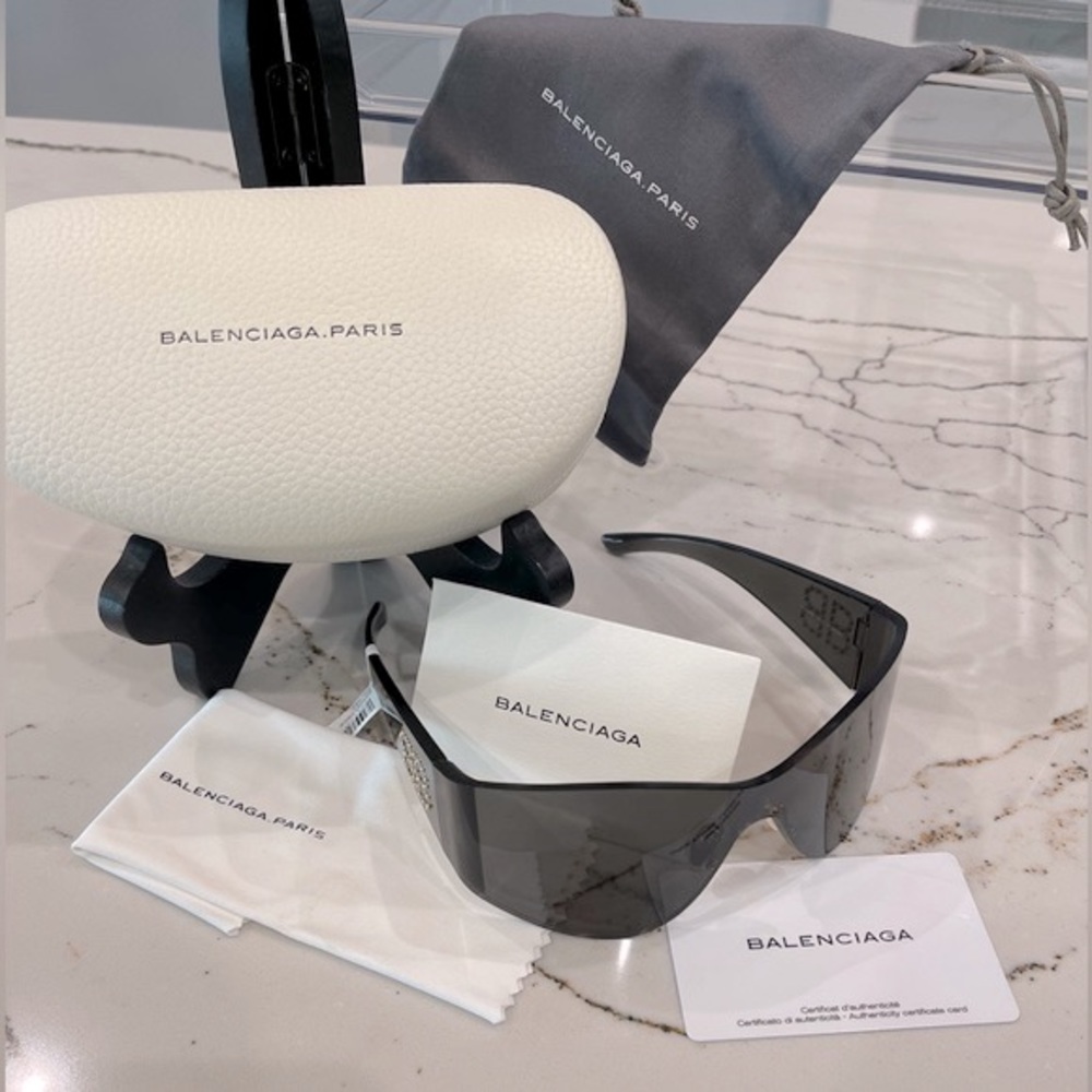 Balenciaga New Sunglasses COA, case, bag, cloth - Picture 14 of 14